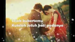 CINTA  Vina Panduwinata lyrics [upl. by Lovel]