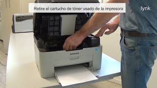 Sustituir el cartucho de toner Samsung MLTD111S Xpress MFP SLM2070 M2071 M2079 [upl. by Urana]