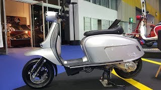 Scomadi TT200i Touring Classic silver [upl. by Aiykan]