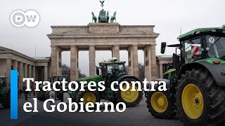 Los agricultores alemanes inician semana de protestas y bloqueos [upl. by Idolem]