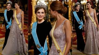 La Reina Letizia y Juliana Awada en la cena de gala con vestidos largos Segundo duelo de estilo [upl. by Lamont958]