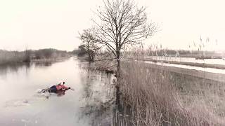 Schaatsen op natuurijs in Tienhoven kan nog net niet [upl. by Ainej]