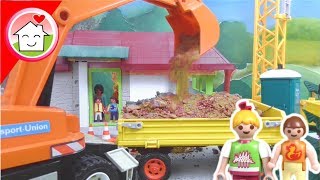 Bagger auf der Playmobil Haus  Baustelle  Kran Muldenkipper  Familie Hauser [upl. by Winsor332]