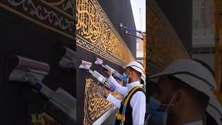 खाने काबा के गिलाफ़ को सही करने वाले कारीगर Makka Shareef Saudi Arabia umrah shorts viralvideo [upl. by Namhar823]