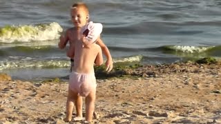 Одесский пляж  чудные малыши  Cute Kids Odessa Beach [upl. by Audwin]