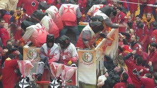 Battaglia arance I Templari e Picche  Carnevale Ivrea 2016 [upl. by Roque]