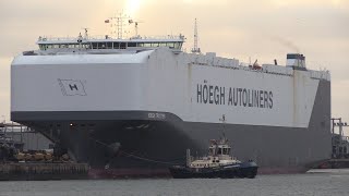 RORO CAR CARRIER quotHOEGH TROTTERquot ARRIVING INTO SOUTHAMPTON TODAY 171223 [upl. by Ahsaercal]