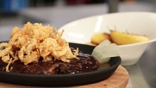 Rezeptvideo Wiener Rathauskeller Zwiebelrostbraten [upl. by Nwahs799]