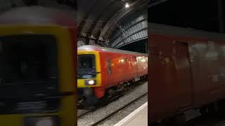 Royal mail train going through York station ￼ [upl. by Irik]