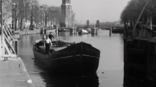 1949 De Amsterdamse parlevinkers in de grachten en haven van Amsterdam  oude filmbeelden [upl. by Lexa648]