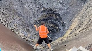 Barge unloading 2900 tons of large iron ore  Vlog of work on the barge smooth flow [upl. by Aspa62]