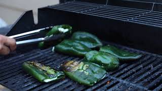 COMO HACER CHILES RELLENOS EN LA PARRILLA  CocinandoConJuanita [upl. by Antipas996]