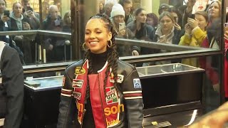 Alicia Keys gives impromptu performance London St Pancras International train station [upl. by Tiphany874]