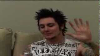 Synyster Gates hablando Español [upl. by Bathulda]