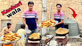 Namkeen Kachori aor Halwa bana k Distribute kia [upl. by Molloy]