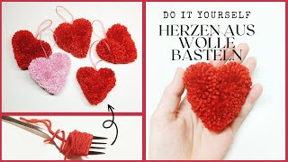 Süße Pom Pom Herzen aus Wolle basteln  Deko und Geschenkidee Valentinstag  Ronja Ready DIY [upl. by Romaine947]