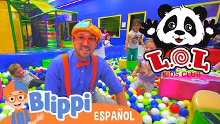 Blippi visita un Patio de Juegos Cubierto  Aprende con Blippi  aprender colores [upl. by Eelra]