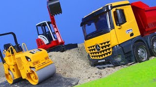 Bagger Lastwagen Kran amp Spielzeugautos Baustelle von Bruder Spielwaren für Kinder [upl. by Neelat229]