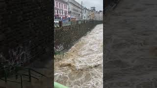 Hochwasser beim Wienfluss UBahn in Gefahr [upl. by Qifahs373]