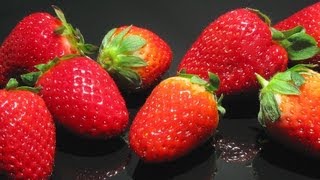 Rotting Strawberry TimeLapse  Erdbeeren im Zeitraffer [upl. by Yahc375]