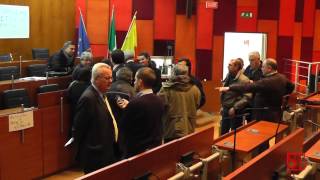 Napoli  Consiglieri occupano la Sala Consiliare 1 190313 [upl. by Bridgette390]