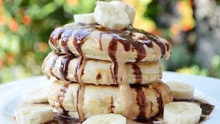 PANCAKES SELBER MACHEN  FLUFFIGE PANCAKES  BANANEN PANCAKES mit SCHOKI amp ERDNUSSBUTTER [upl. by Barrie]