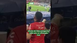 El gesto de los aficionados del Atlas que ayudaron a fan del Puebla atlas puebla ligamx futbol [upl. by Aicela871]