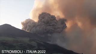 stromboli eruzione 4 dicembre 2022 live oggi [upl. by Raimondo]