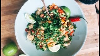 Thais streetfood Khao pad kai gebakken rijst met kip origineel recept [upl. by Rois]