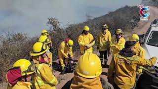 Brigadistas santafesinos luchan incansablemente contra incendios en Córdoba [upl. by Ayotac]