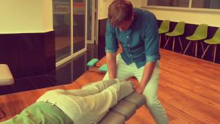 4Life Chiropraktik  Chiropractor gets adjusted [upl. by Akehsat]