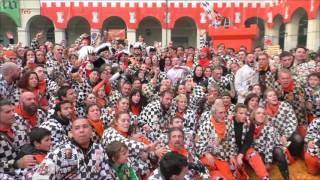 Mugnaia e Scacchi aranceri  foto di gruppo  Carnevale Ivrea 2017 [upl. by Oicnedif441]