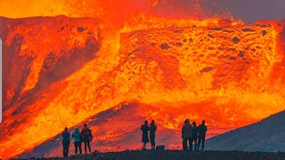 HUGE LAVA FLOWS LEAVE PEOPLE IN AWEMOST AWESOME VIEW ON EARTHIceland Volcano Throwback May31 2021 [upl. by Gairc678]