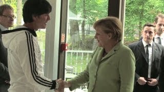 Bundeskanzlerin Merkel zu Besuch bei Löw und seinem Team [upl. by Oiralednac176]