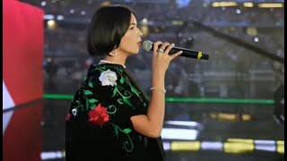 Momento en que Ángela Aguilar canta el Himno Nacional como si fuera GRINGO y se BURLA de México [upl. by Ardme]