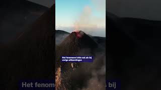 De bekende vulkaan Etna spuwt weer vuur [upl. by Yrtsed]