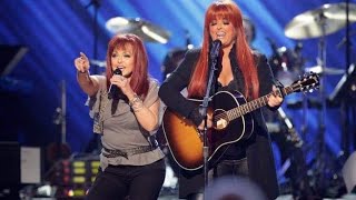 The Judds quot Girls Night Out quot in 2011 Superstar women of country ACM AWARDS [upl. by Eanom]