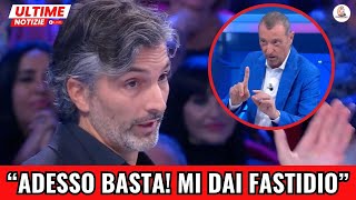 Affari Tuoi il concorrente scoppia in diretta e inizia a gridare “Adesso basta mi dà fastidio” [upl. by Eissim]