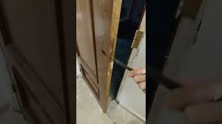 Retocando cajas en una puerta con formón diy carpintero carpinteria interiordesign [upl. by Denison]