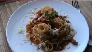 Spaghetti w sosie mięsnopomidorowym po bolońsku  SkutecznieTv [upl. by Sluiter]