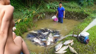 Video Fishing Technology  Cleverly use the pump to suck water in the wild lake Catch Many fish [upl. by Silvio666]