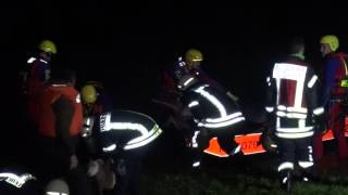 Feuerwehr rettet Schafe in Troisdorf [upl. by Ellierim]