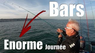 comment PÊCHER le BAR en bateau  Une journée ÉNORME avec des poissons partout [upl. by Nired]