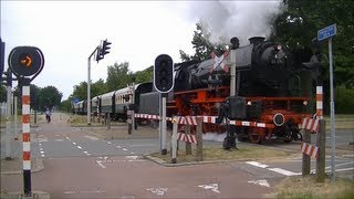 Spoorwegovergang Apeldoorn  Dutch railroad crossing [upl. by Aneeram]