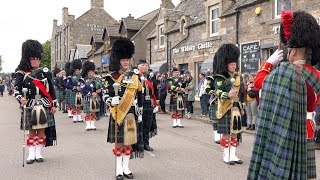 Scottish parade stops for wee dram on route to the 178th Tomintoul friendly Highland Games [upl. by Hooge]