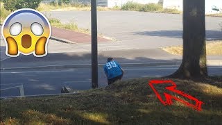 PRANK FAIRE SES LACETS DEVANT LES VOITURES SUR LA ROUTES [upl. by Skoorb689]