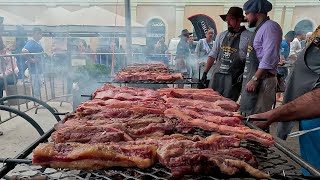 Churrasco gaúcho na rua 500 kg de costela 300 kg de linguiça ovelha na estaca e paella campeira [upl. by Eninnaj]