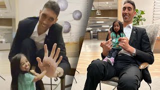 World’s Tallest Man and Shortest Woman Have Fun at Meet Up [upl. by Nywrad323]