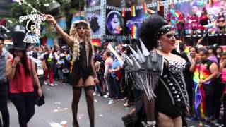 EN LA CAMA CON BARBY  CLIP CAUDILLOS  MARCHA GAY GDL 2015 [upl. by Paugh]