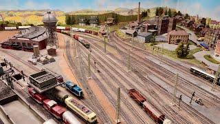 Riesige Modelleisenbahn Anlage Spur H0 quotEisenbahnfreundeModelleisenbahnclub Kaiserslauternquot EMK [upl. by Neenej781]